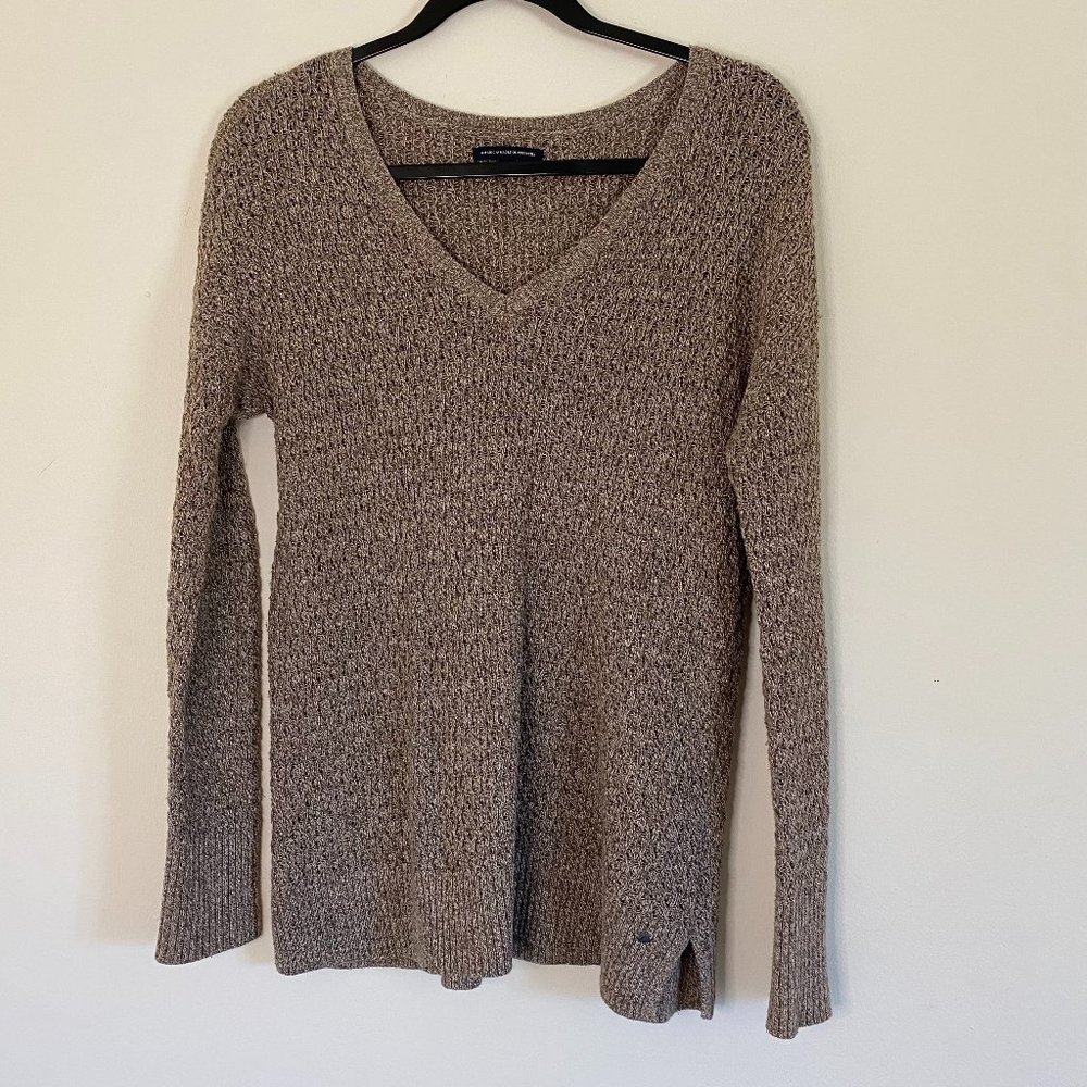 American Eagle Vneck Long Sleeve Sweater w/ side slits Cotton+Wool Blend Size M